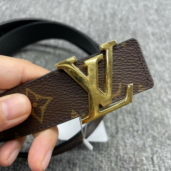 100% Authentic Louis Vuitton Leather Belt - Picture 4 of 7